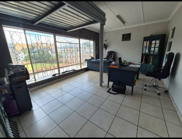 BUSINESS FOR SALE IN NEW REDRUTH